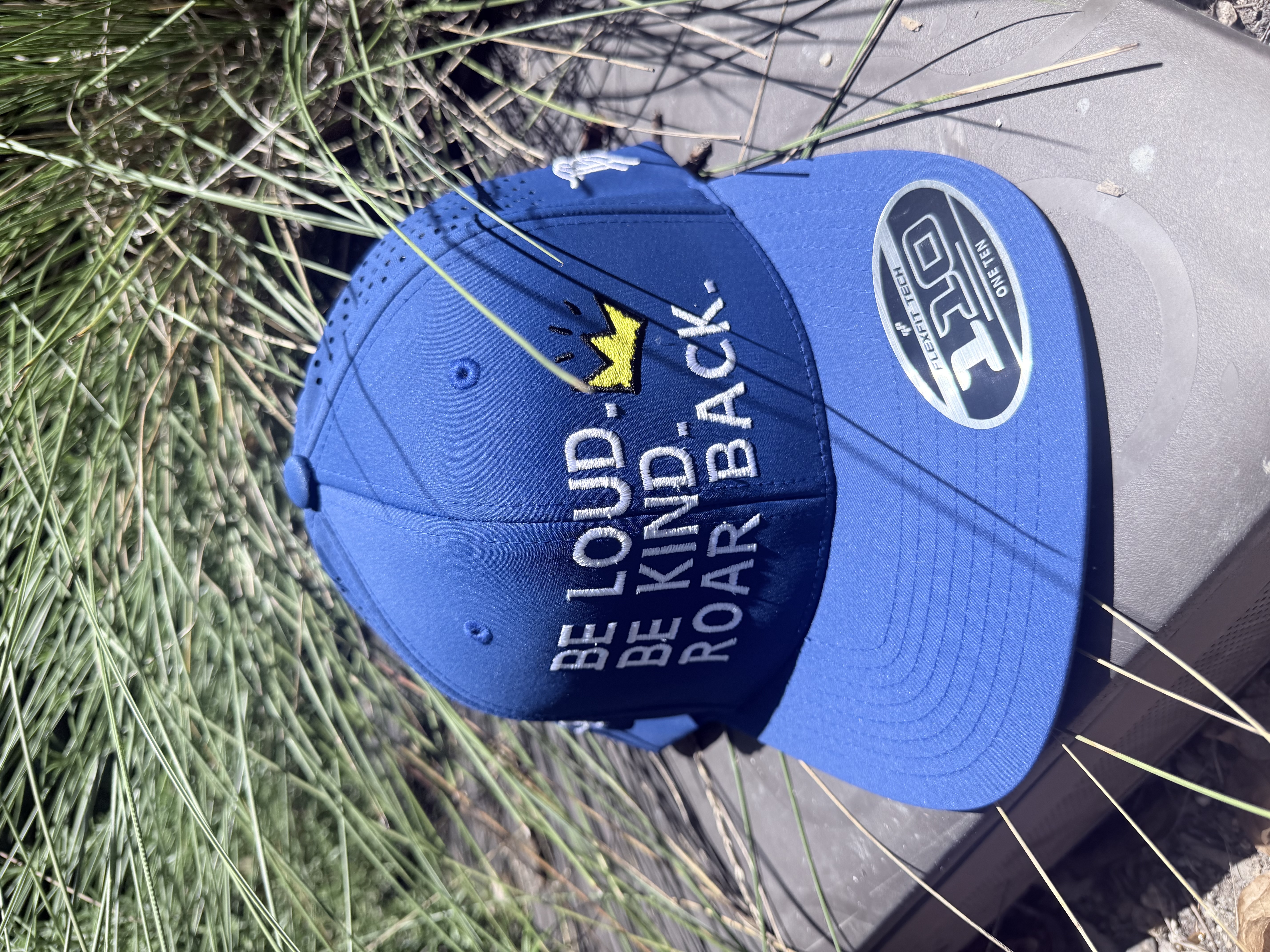 Blue Roar Back hat
